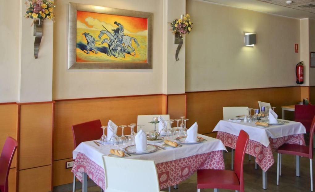 Hostal Restaurante Taracena Yunquera de Henares Bagian luar foto