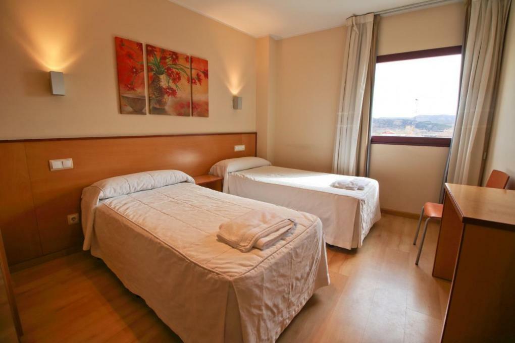 Hostal Restaurante Taracena Yunquera de Henares Bagian luar foto