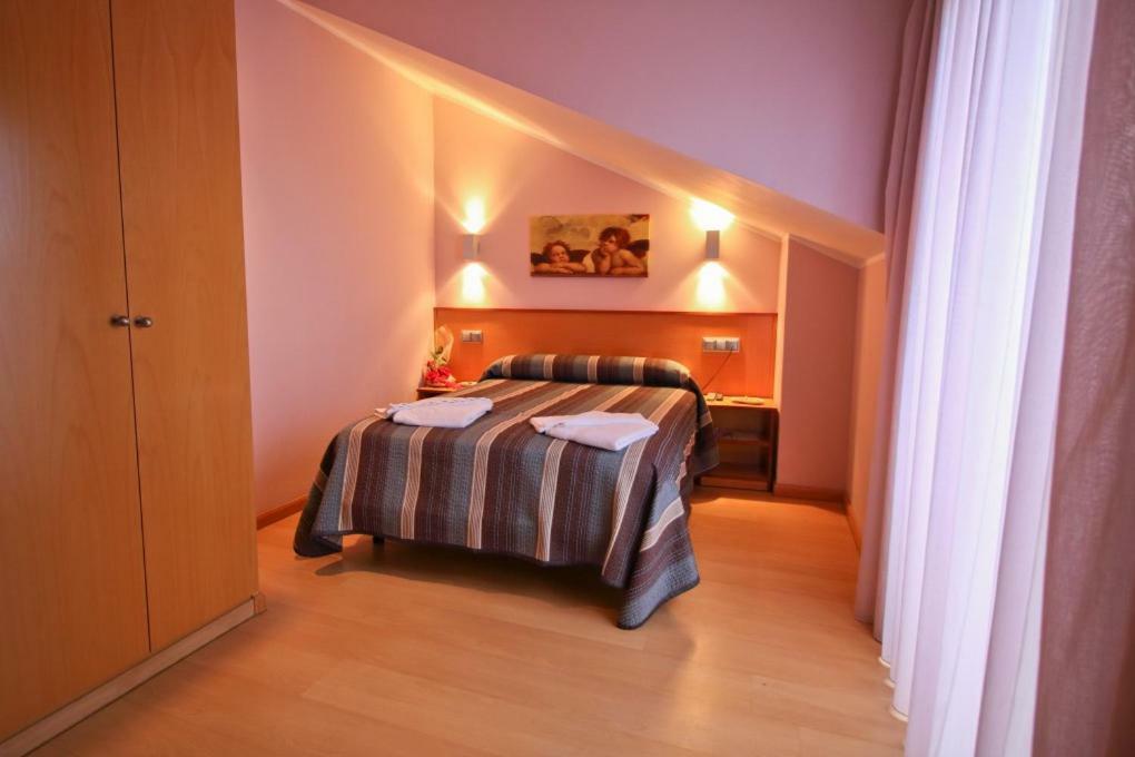 Hostal Restaurante Taracena Yunquera de Henares Bagian luar foto