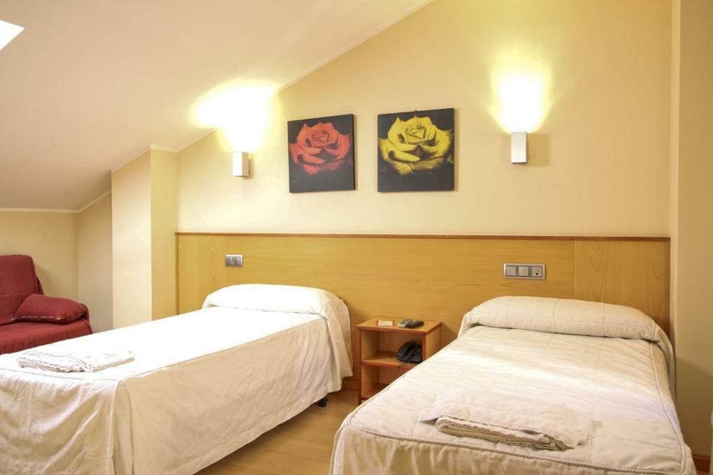 Hostal Restaurante Taracena Yunquera de Henares Bagian luar foto