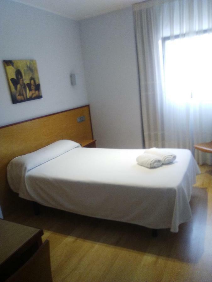Hostal Restaurante Taracena Yunquera de Henares Bagian luar foto