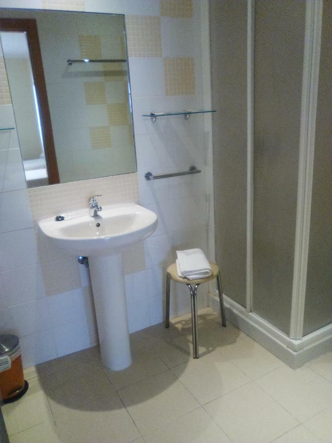 Hostal Restaurante Taracena Yunquera de Henares Bagian luar foto